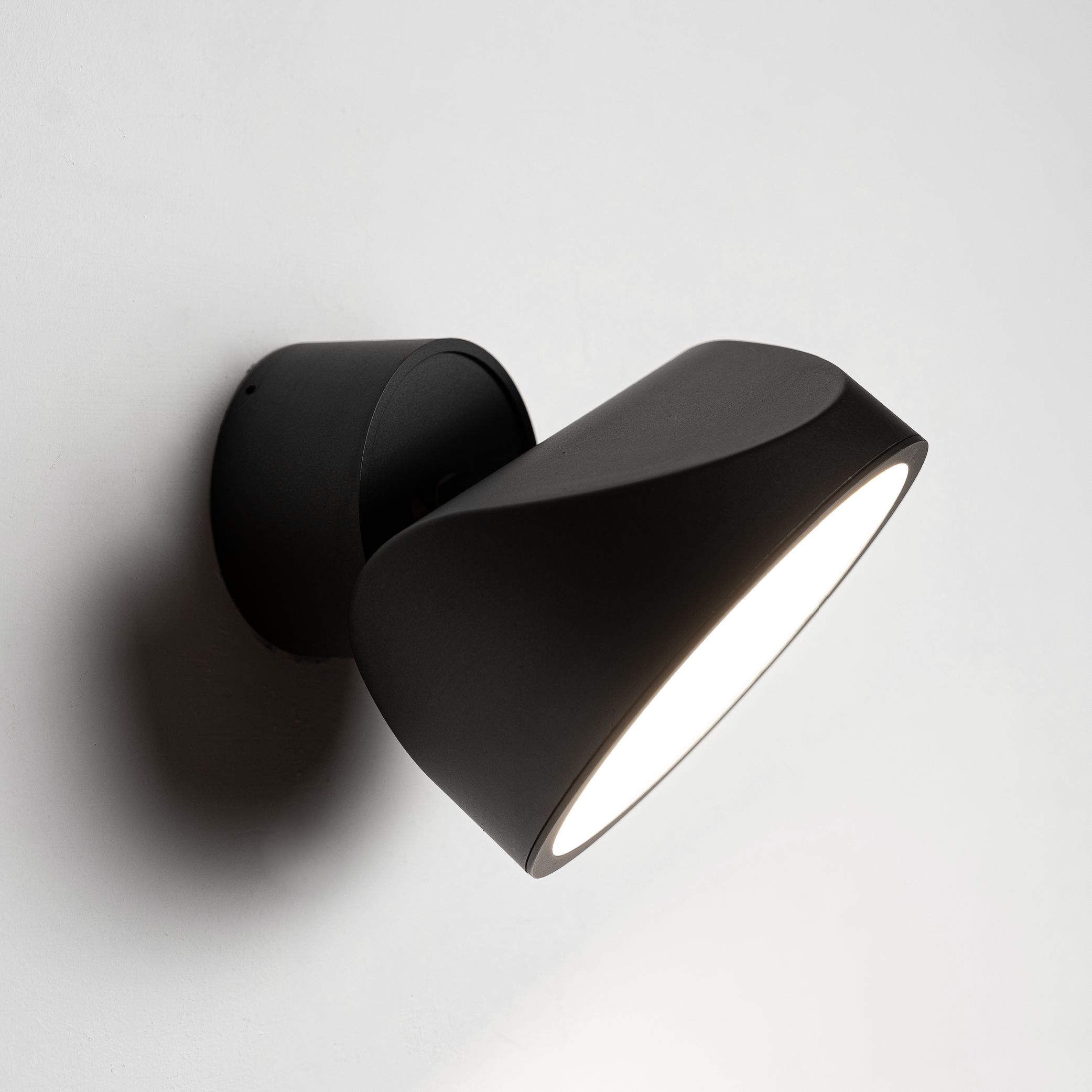 Vivida International Tarp Wall lamp PLS011.10.AN D WN (3)