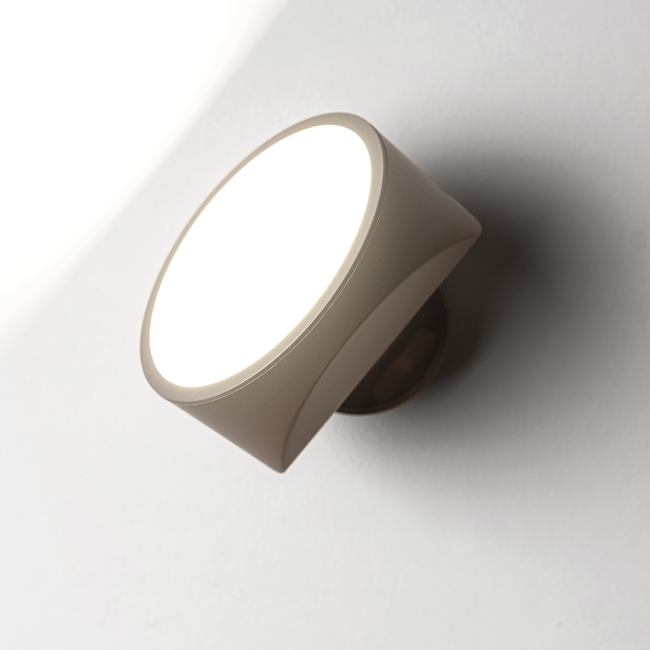 Vivida International Tarp Wall lamp PLS011.10.SA D WN (5)